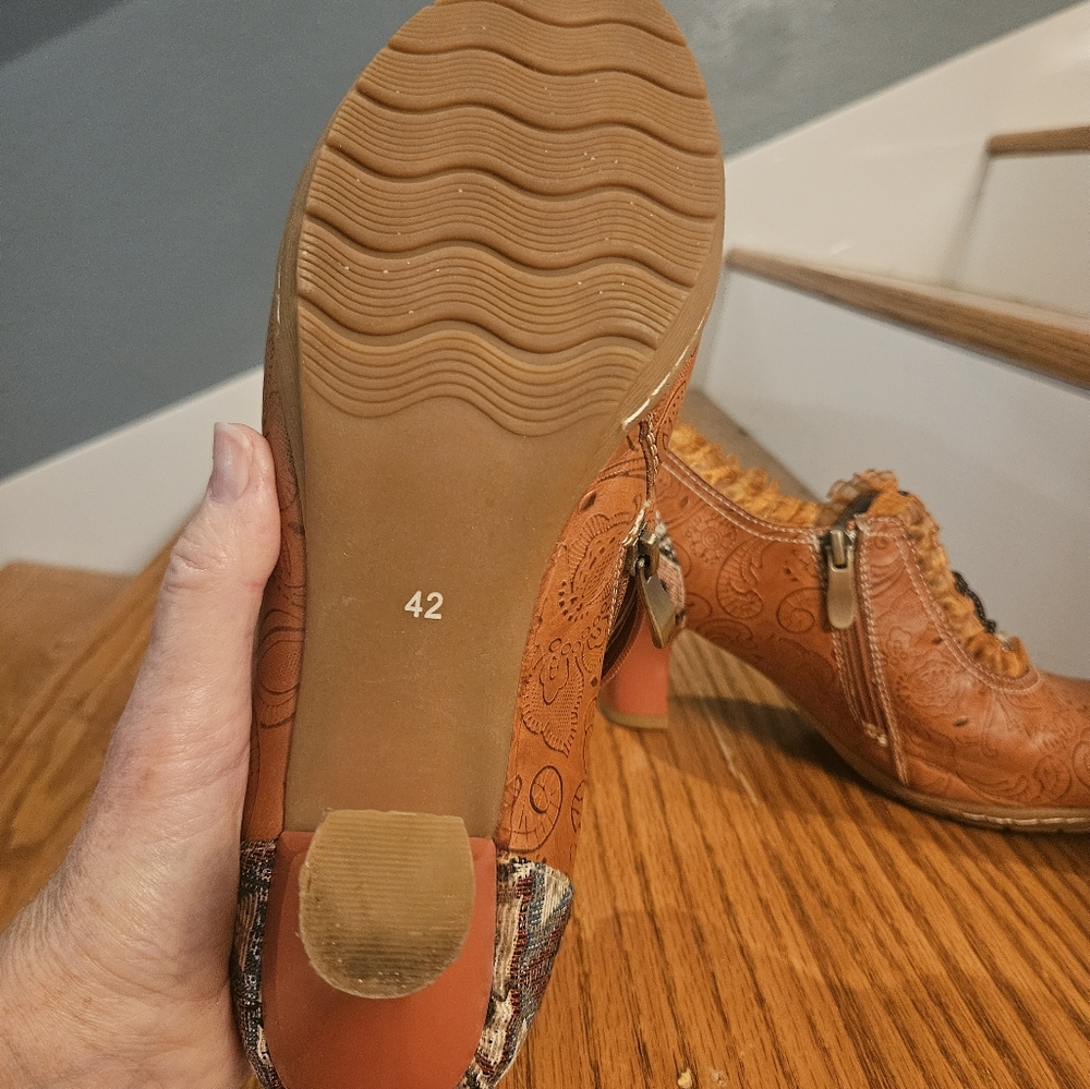 HEELS, "Vintage" Look - 42 - Picture 10 of 14